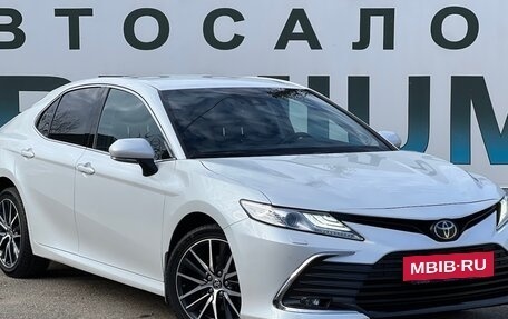 Toyota Camry, 2021 год, 3 650 000 рублей, 2 фотография