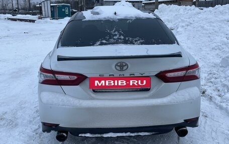 Toyota Camry, 2019 год, 3 135 000 рублей, 4 фотография