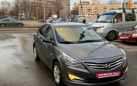 Hyundai Solaris II рестайлинг, 2015 год, 1 290 000 рублей, 2 фотография