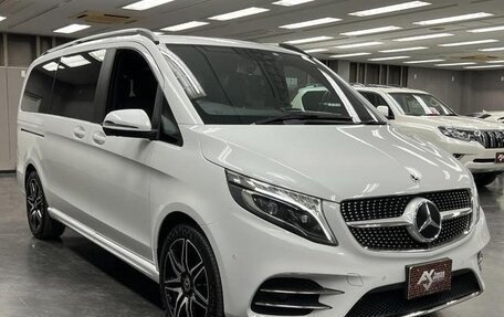 Mercedes-Benz V-Класс, 2022 год, 7 410 000 рублей, 2 фотография