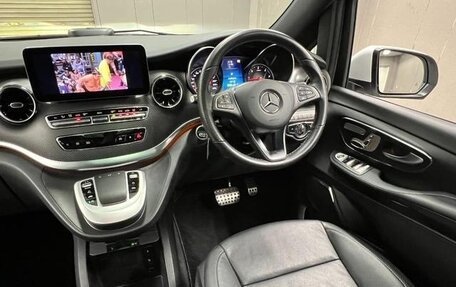 Mercedes-Benz V-Класс, 2022 год, 7 410 000 рублей, 11 фотография