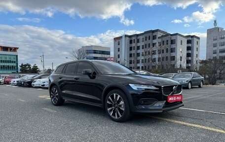 Volvo V60 Cross Country II, 2024 год, 6 500 000 рублей, 1 фотография