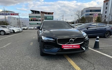 Volvo V60 Cross Country II, 2024 год, 6 500 000 рублей, 2 фотография