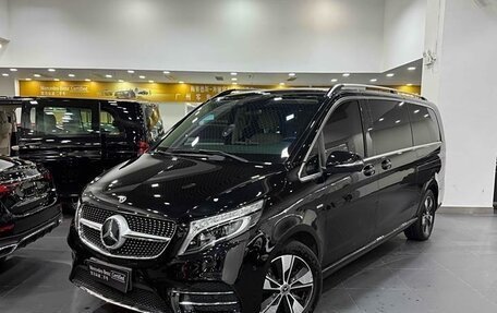 Mercedes-Benz V-Класс, 2021 год, 5 450 000 рублей, 2 фотография