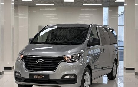 Hyundai Grand Starex Grand Starex I рестайлинг 2, 2019 год, 3 780 000 рублей, 12 фотография