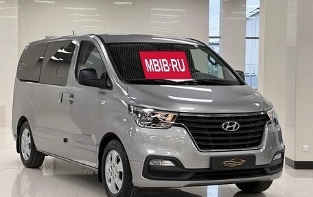 Hyundai Grand Starex Grand Starex I рестайлинг 2, 2019 год, 3 780 000 рублей, 16 фотография