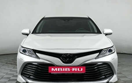 Toyota Camry, 2020 год, 3 800 000 рублей, 2 фотография