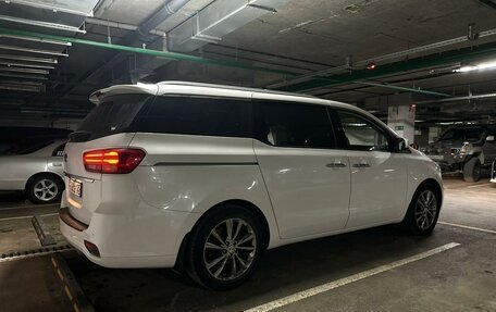 KIA Carnival III, 2019 год, 2 900 000 рублей, 3 фотография