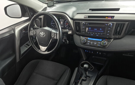 Toyota RAV4, 2018 год, 2 299 000 рублей, 23 фотография