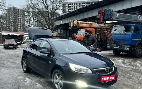 Opel Astra J, 2010 год, 800 000 рублей, 1 фотография