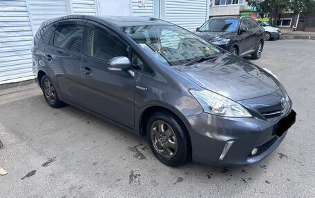 Toyota Prius Alpha I (ZVW40/41), 2013 год, 1 490 000 рублей, 3 фотография