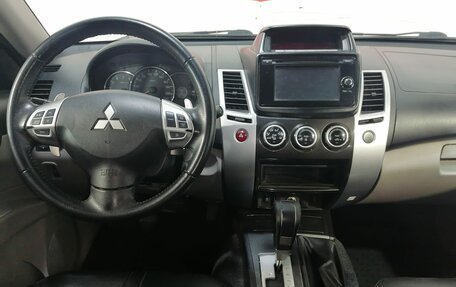 Mitsubishi Pajero Sport II рестайлинг, 2015 год, 2 499 000 рублей, 9 фотография