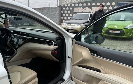 Toyota Camry, 2018 год, 2 680 000 рублей, 8 фотография