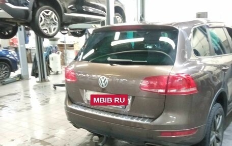 Volkswagen Touareg III, 2011 год, 2 000 000 рублей, 3 фотография