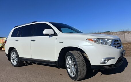 Toyota Highlander III, 2012 год, 2 350 000 рублей, 4 фотография