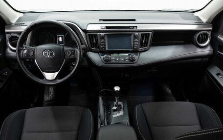 Toyota RAV4, 2017 год, 1 899 000 рублей, 14 фотография