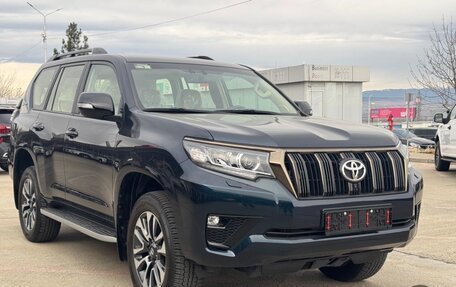 Toyota Land Cruiser Prado 150 рестайлинг 2, 2022 год, 8 000 000 рублей, 3 фотография