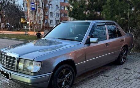 Mercedes-Benz E-Класс, 1993 год, 360 000 рублей, 2 фотография