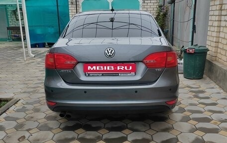 Volkswagen Jetta VI, 2012 год, 1 100 000 рублей, 2 фотография