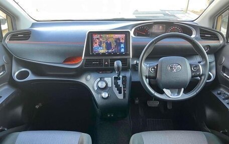 Toyota Sienta II, 2021 год, 1 215 000 рублей, 20 фотография