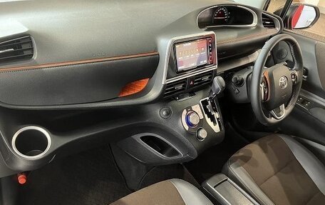 Toyota Sienta II, 2021 год, 1 284 300 рублей, 13 фотография