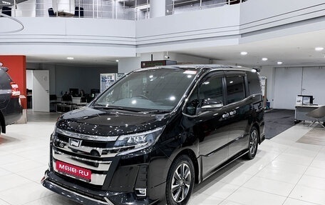 Toyota Noah III, 2018 год, 2 550 000 рублей, 1 фотография