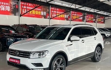 Volkswagen Tiguan II, 2021 год, 2 180 000 рублей, 1 фотография