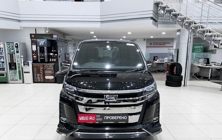 Toyota Noah III, 2018 год, 2 550 000 рублей, 2 фотография