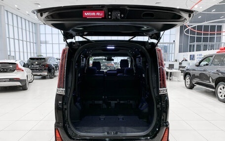 Toyota Noah III, 2018 год, 2 550 000 рублей, 10 фотография