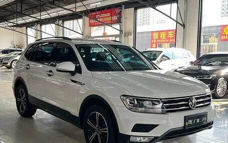 Volkswagen Tiguan II, 2021 год, 2 180 000 рублей, 3 фотография