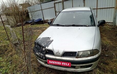 Mitsubishi Carisma I, 2002 год, 140 000 рублей, 1 фотография