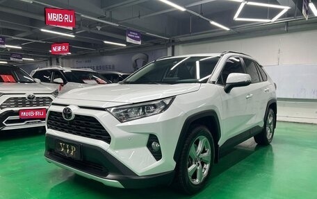 Toyota RAV4, 2021 год, 3 050 000 рублей, 1 фотография