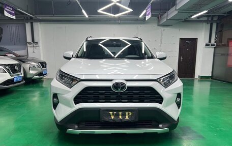 Toyota RAV4, 2021 год, 3 050 000 рублей, 2 фотография