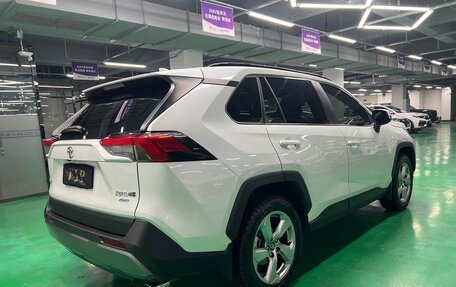 Toyota RAV4, 2021 год, 3 050 000 рублей, 6 фотография