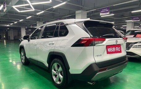 Toyota RAV4, 2021 год, 3 050 000 рублей, 4 фотография