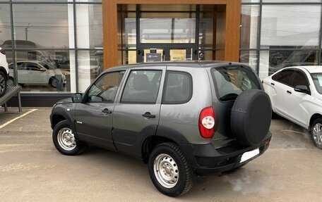 Chevrolet Niva I рестайлинг, 2017 год, 809 000 рублей, 7 фотография