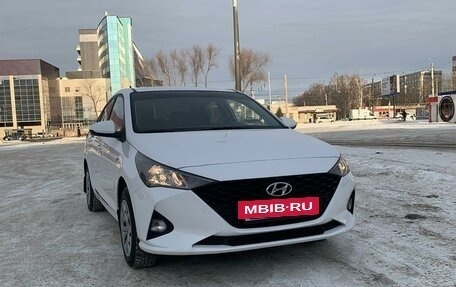 Hyundai Solaris II рестайлинг, 2021 год, 1 680 000 рублей, 2 фотография