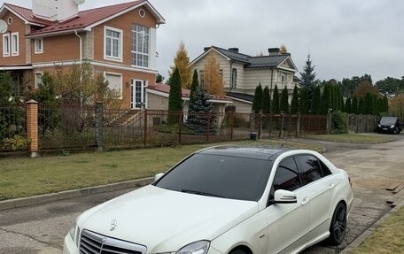 Mercedes-Benz E-Класс, 2012 год, 2 000 000 рублей, 24 фотография