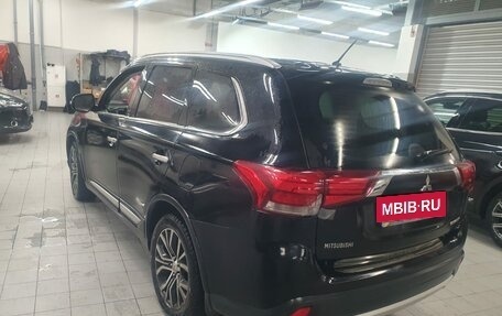 Mitsubishi Outlander III рестайлинг 3, 2015 год, 1 619 000 рублей, 3 фотография