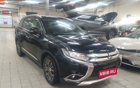 Mitsubishi Outlander III рестайлинг 3, 2015 год, 1 619 000 рублей, 2 фотография