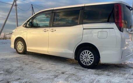 Toyota Noah III, 2015 год, 1 999 999 рублей, 5 фотография