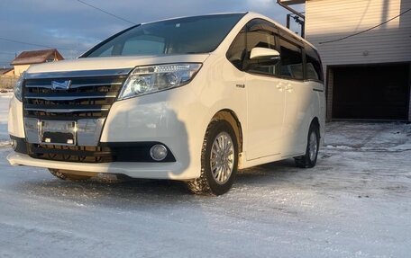 Toyota Noah III, 2015 год, 1 999 999 рублей, 3 фотография