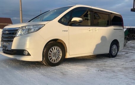 Toyota Noah III, 2015 год, 1 999 999 рублей, 4 фотография