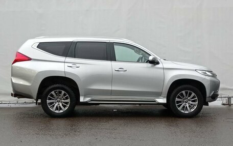 Mitsubishi Pajero Sport III рестайлинг, 2018 год, 2 950 000 рублей, 4 фотография