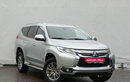 Mitsubishi Pajero Sport III рестайлинг, 2018 год, 2 950 000 рублей, 3 фотография