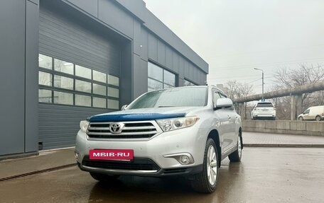 Toyota Highlander III, 2012 год, 2 200 000 рублей, 3 фотография