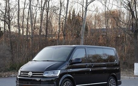 Volkswagen Multivan T6 рестайлинг, 2020 год, 6 600 000 рублей, 3 фотография