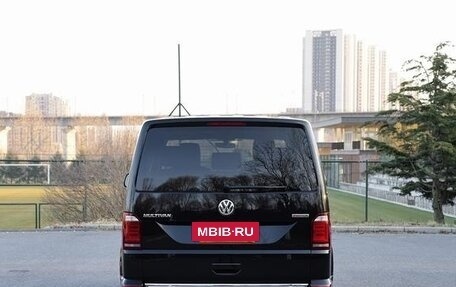 Volkswagen Multivan T6 рестайлинг, 2020 год, 6 600 000 рублей, 5 фотография