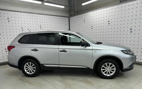 Mitsubishi Outlander III рестайлинг 3, 2016 год, 1 590 000 рублей, 7 фотография