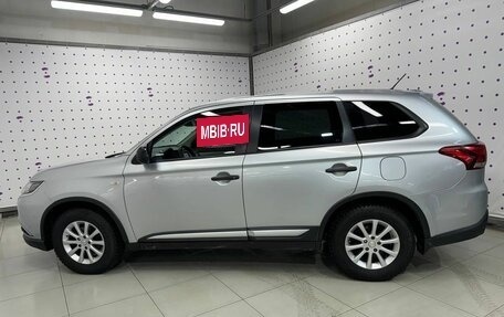 Mitsubishi Outlander III рестайлинг 3, 2016 год, 1 590 000 рублей, 8 фотография